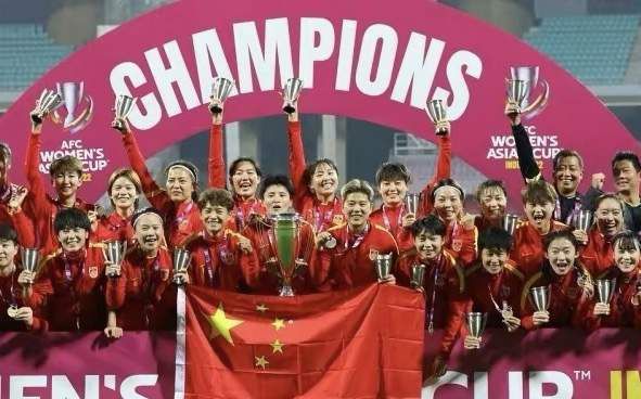 约翰尼·德普联手埃德加·赖特 脑洞大开讲穿越 2015-10-24 据外媒报道,埃德加·赖特有望合作约翰尼·德普,拍摄一部真人与动画混搭的新片《Fortunately, the Milk》。