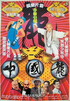 照片中,大本和马达正在等待下一场戏的拍摄,大本脖子上挂着警徽,与身旁穿着警服的马达热聊,他为这个新角色不仅剪了平头,还锻炼了肌肉。